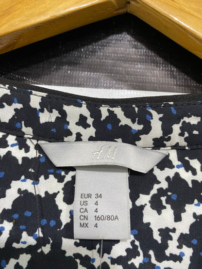 H&M |S| BUST 16| A32| BLACK & WHITE ABSTRACT PRINT V-NECK 3/4-SLEEVE BLOUSE