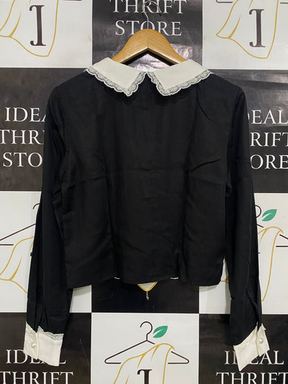 BLACK FRIDAY |M| BUST 19| A32| BLACK & WHITE LACE-TRIM PETER PAN COLLAR PEARL-BUTTON BLOUSE