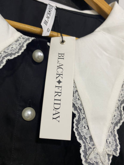 BLACK FRIDAY |M| BUST 19| A32| BLACK & WHITE LACE-TRIM PETER PAN COLLAR PEARL-BUTTON BLOUSE