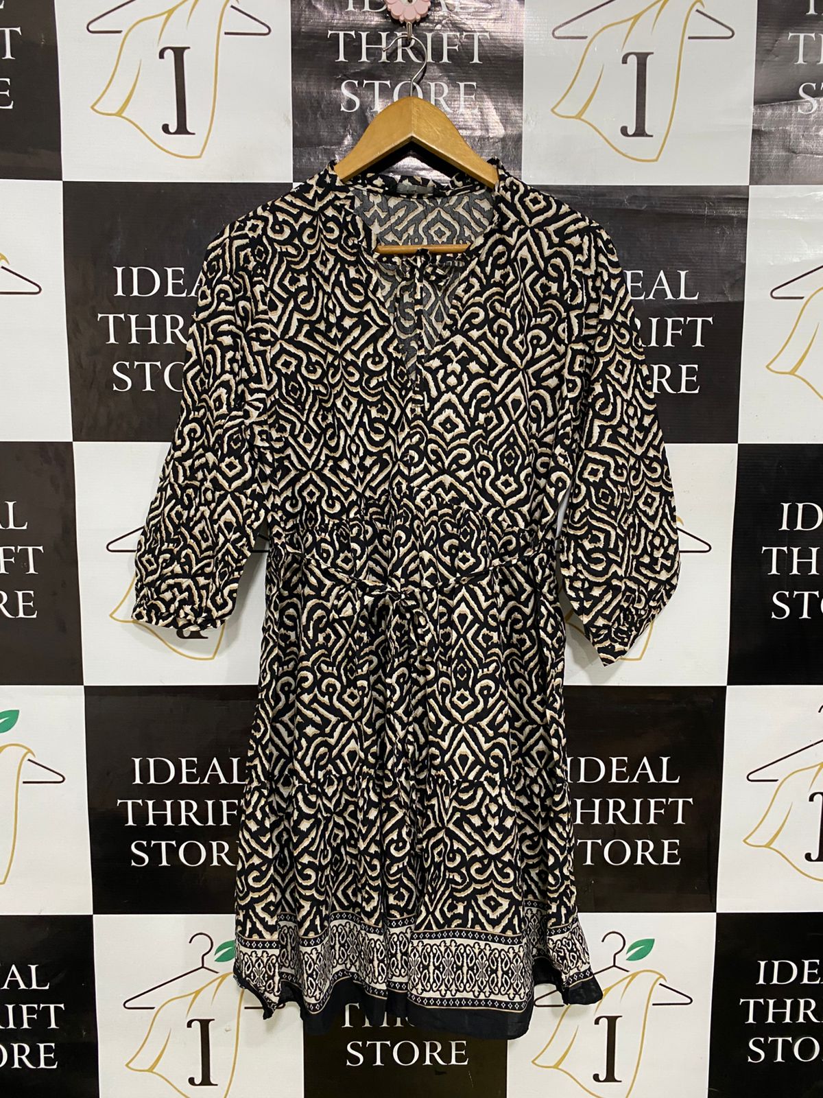F&F |L| BUST 19| A32| BLACK & BEIGE GEOMETRIC TRIBAL-PRINT V-NECK BELTED MIDI DRESS