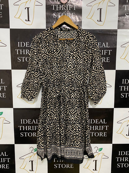 F&F |L| BUST 19| A32| BLACK & BEIGE GEOMETRIC TRIBAL-PRINT V-NECK BELTED MIDI DRESS