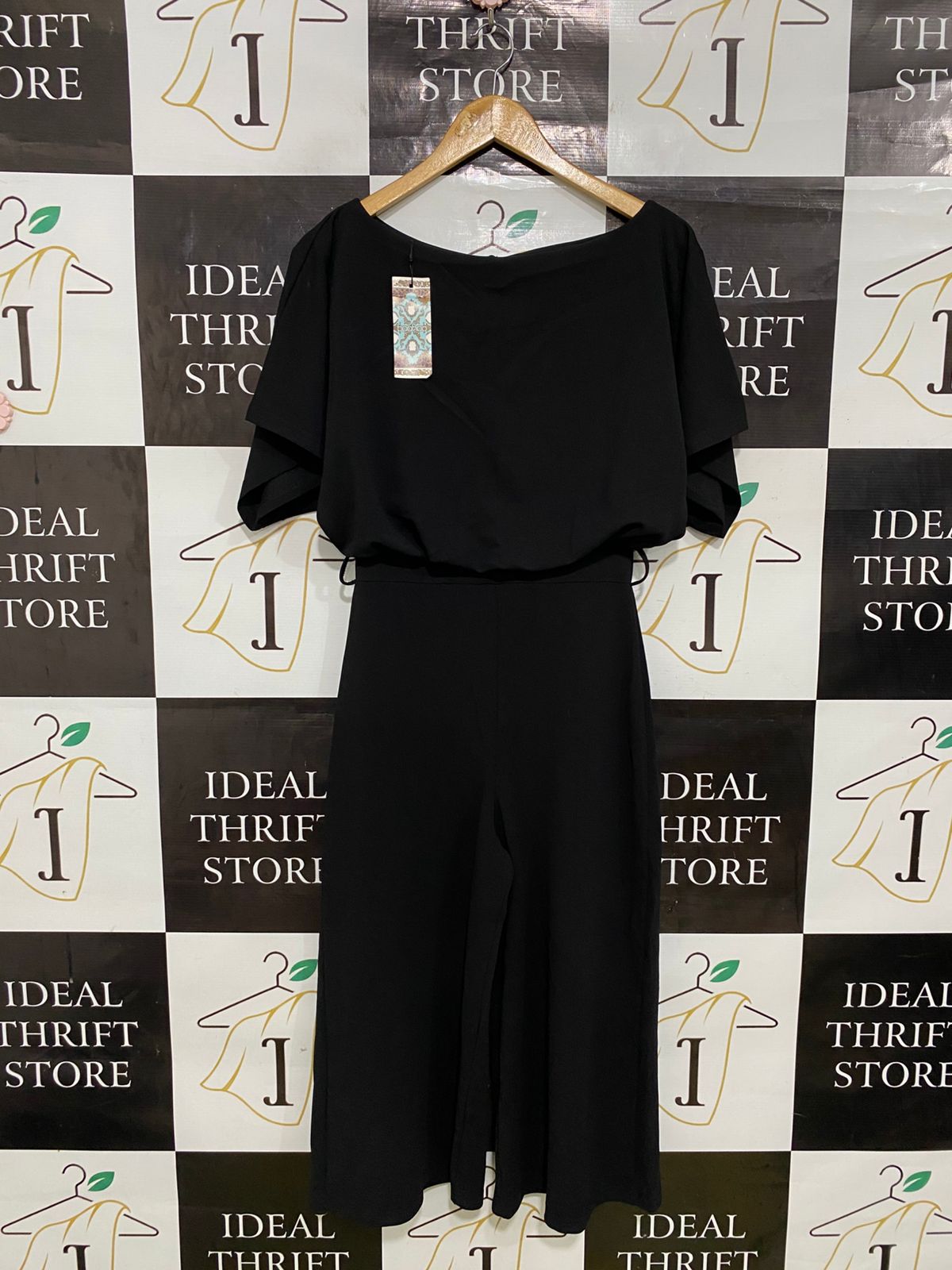 BOOHOO |M| BUST FREE| A32| BLACK BOAT-NECK SHORT-SLEEVE WIDE-LEG CROP JUMPSUIT