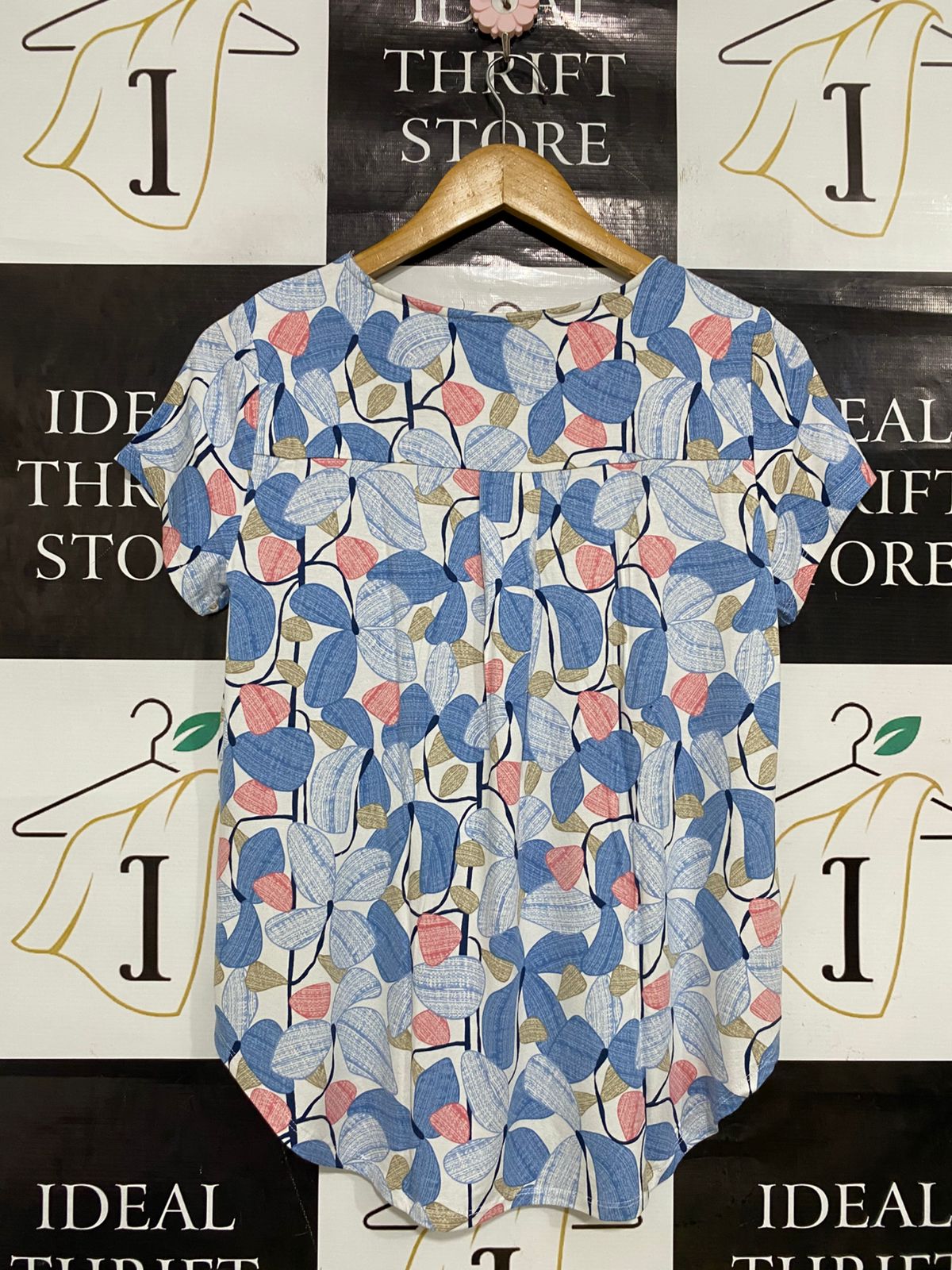 REGATTA |M| BUST 17| A33| BLUE & PINK ABSTRACT FLORAL PRINT SHORT-SLEEVE CURVED-HEM TOP