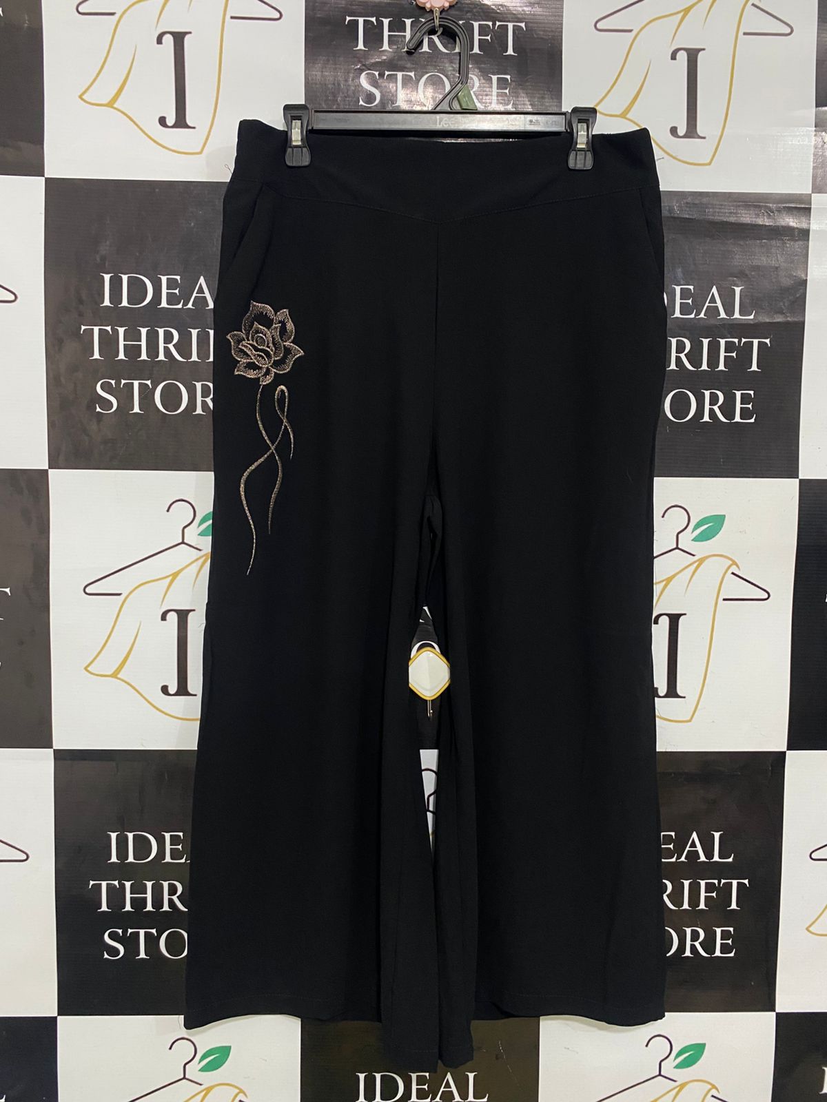 |L| WAIST 32| A33| BLACK EMBROIDERED ROSE WIDE-LEG LOUNGE PANTS