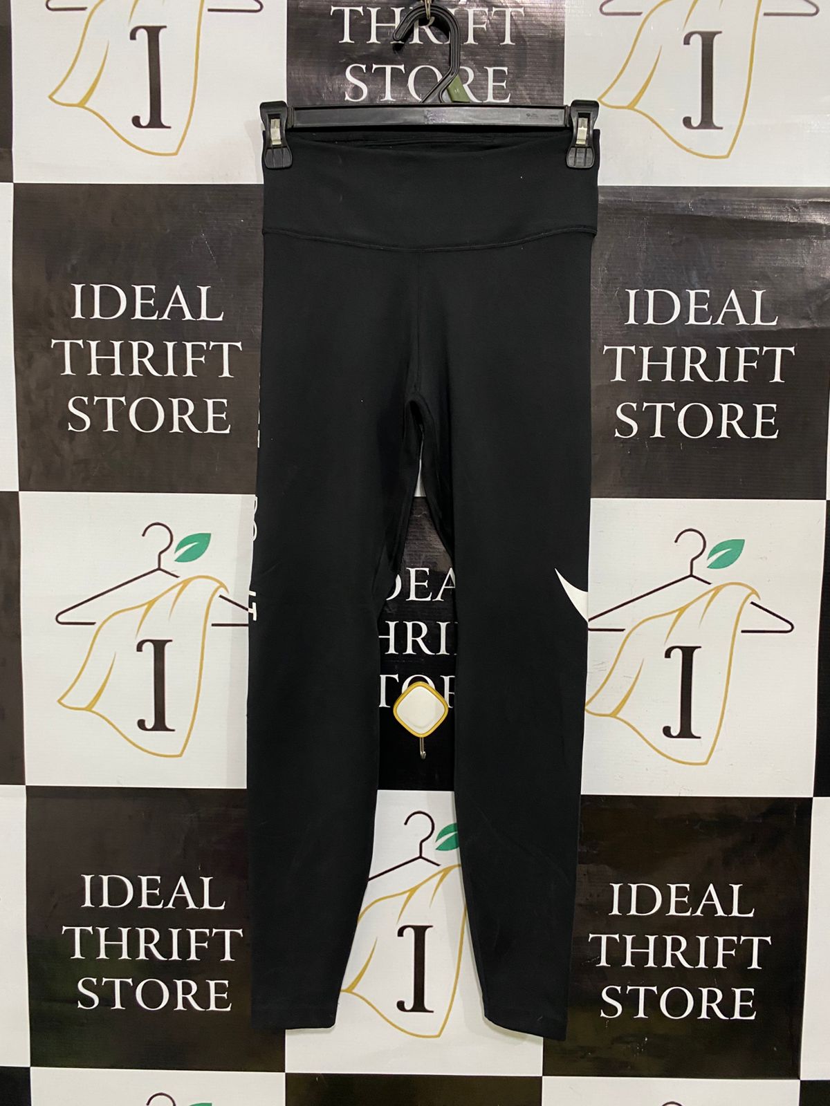 NIKE |XS| WAIST 23| A33| BLACK & WHITE SWOOSH-LOGO ACTIVE ATHLETIC LEGGINGS
