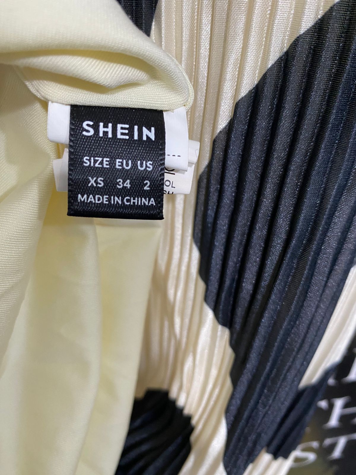 SHEIN |XS| BUST 17| A33| BLACK & CREAM ABSTRACT PLEATED SLEEVELESS MIDI DRESS