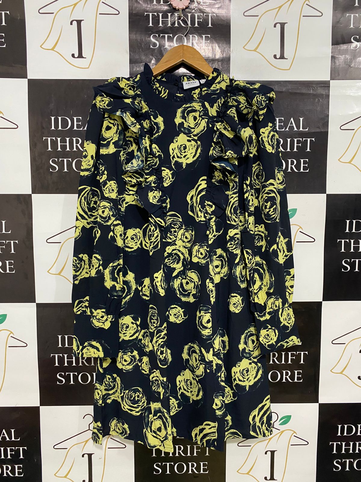AWARE |L| BUST 19| A33| BLACK & YELLOW ROSE PRINT RUFFLED LONG-SLEEVE DRESS