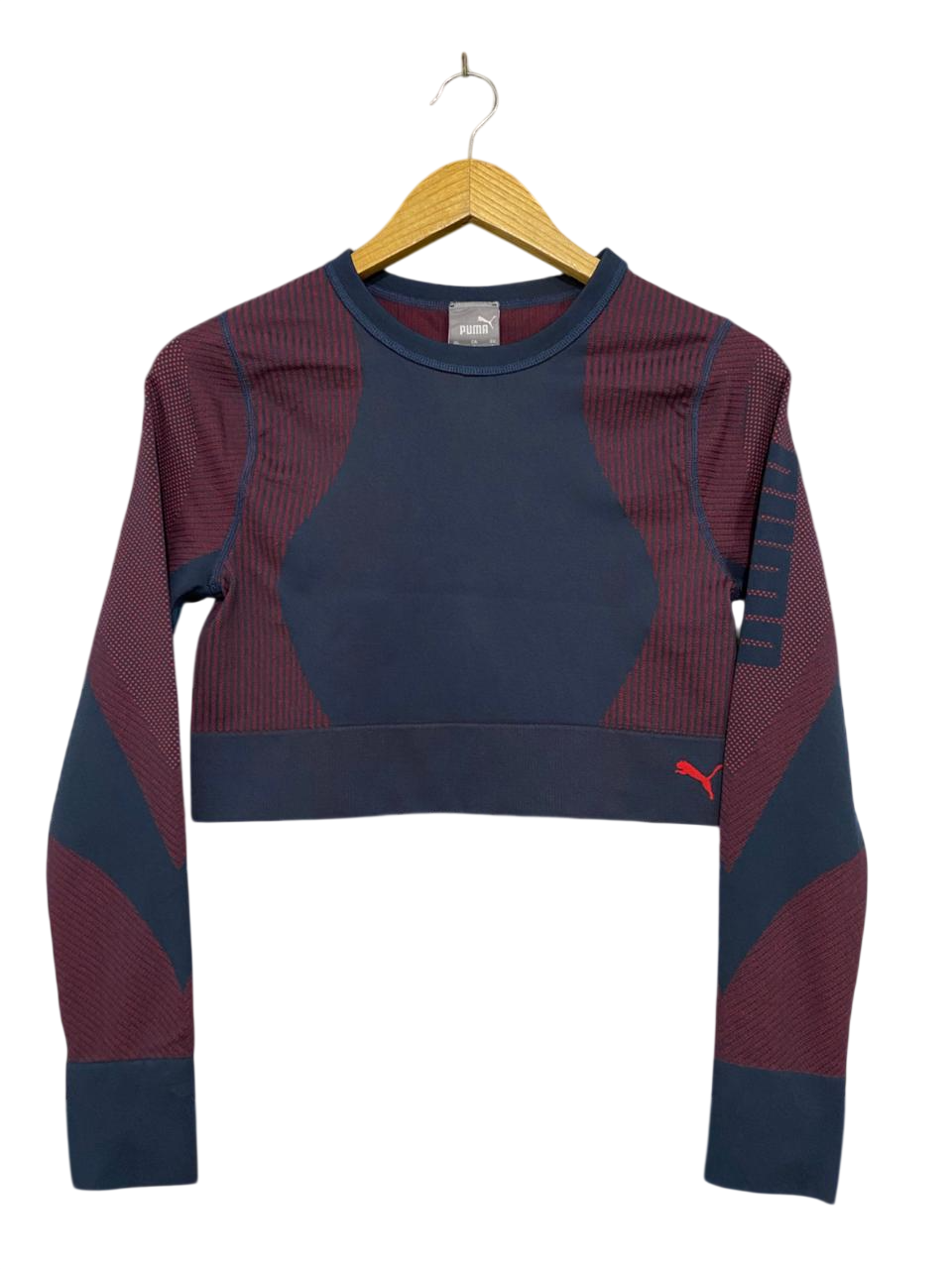 PUMA |L| BUST 15| A34| NAVY & MAROON SEAMLESS LONG-SLEEVE ATHLETIC CROP TOP