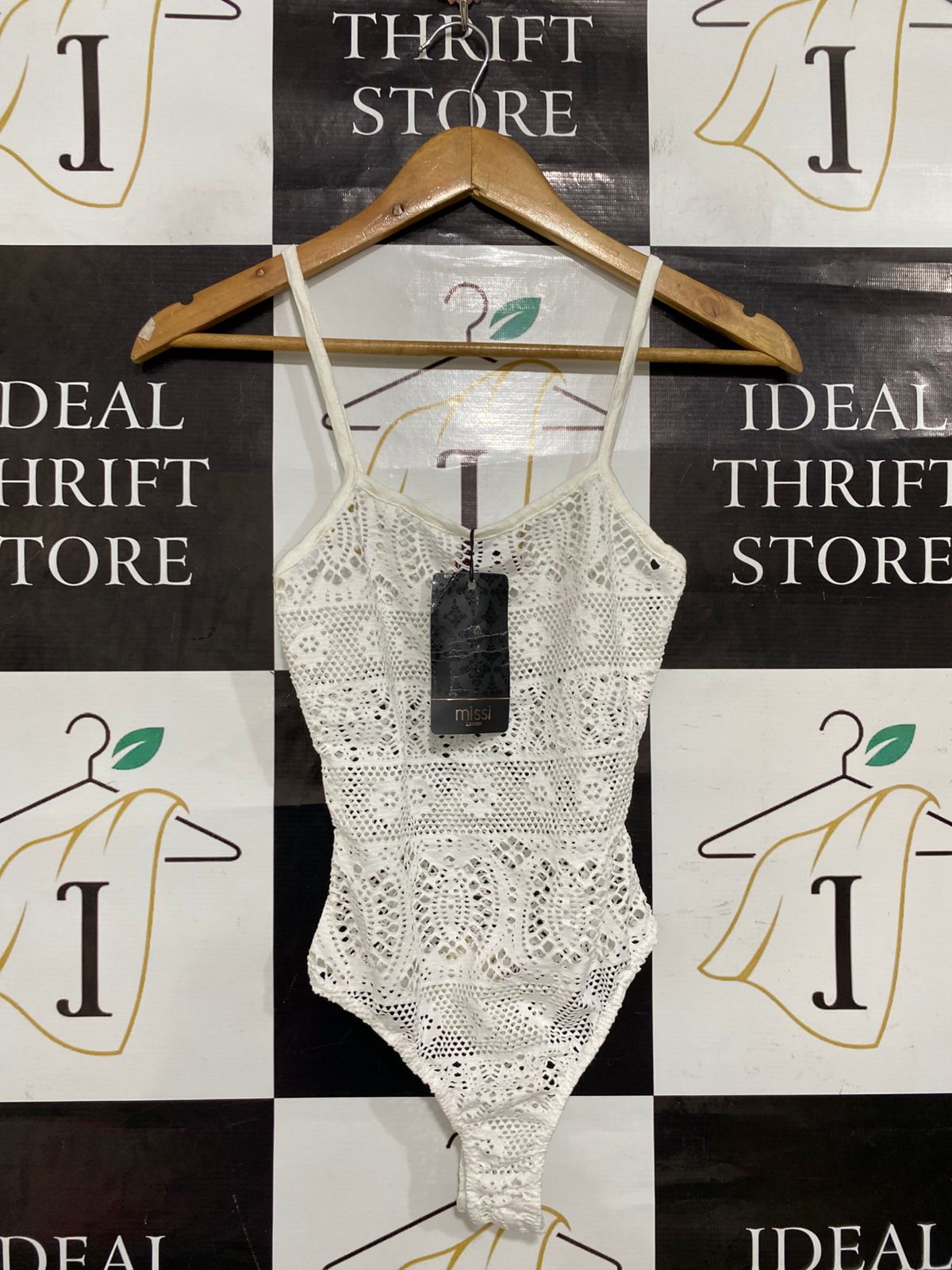 MISSI LONDON |XS| BUST 12| A34| WHITE LACE CROCHET SPAGHETTI-STRAP BODYSUIT