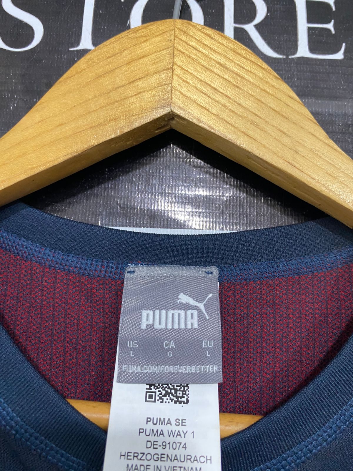 PUMA |L| BUST 15| A34| NAVY & MAROON SEAMLESS LONG-SLEEVE ATHLETIC CROP TOP