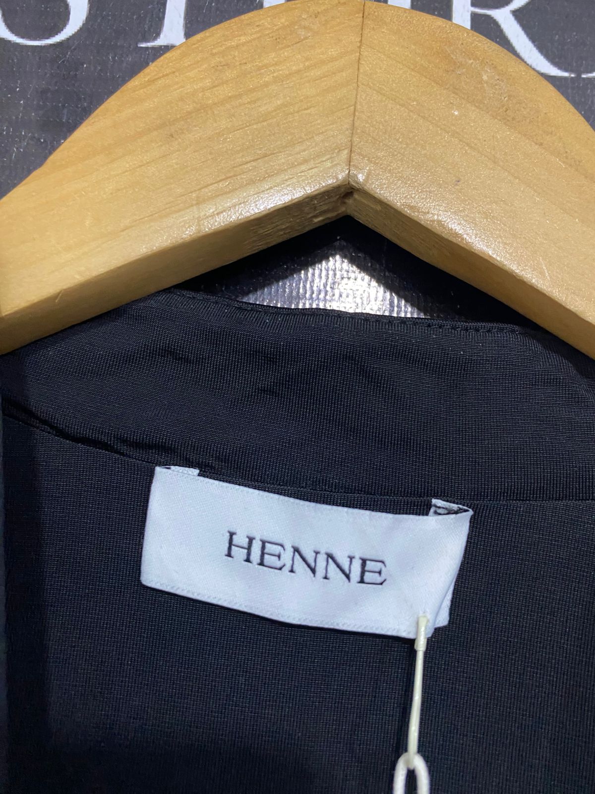 HENNE |XL| BUST 16| A34| BLACK PLUNGING V-NECK SLEEVELESS RUCHED TOP