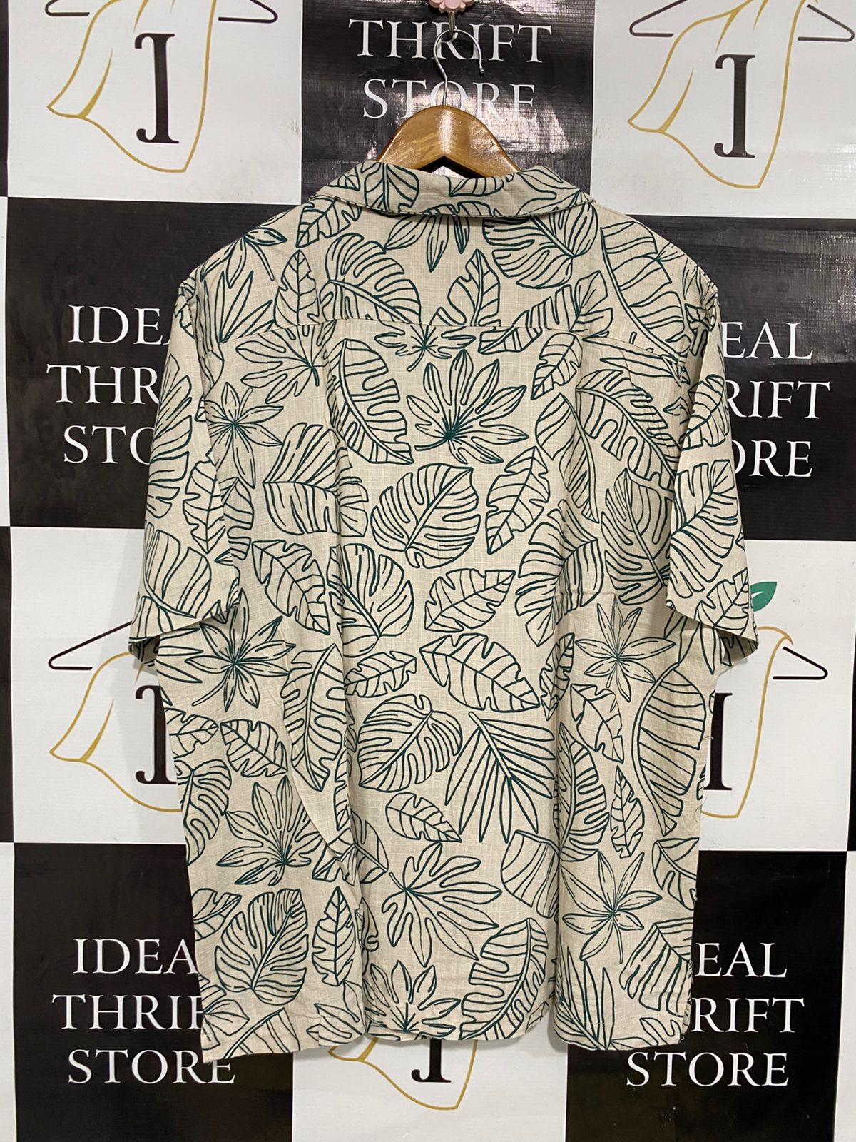 JAY JAYS |L| BUST 23| A34| BEIGE & GREEN TROPICAL LEAF PRINT SHORT-SLEEVE BUTTON-UP SHIRT