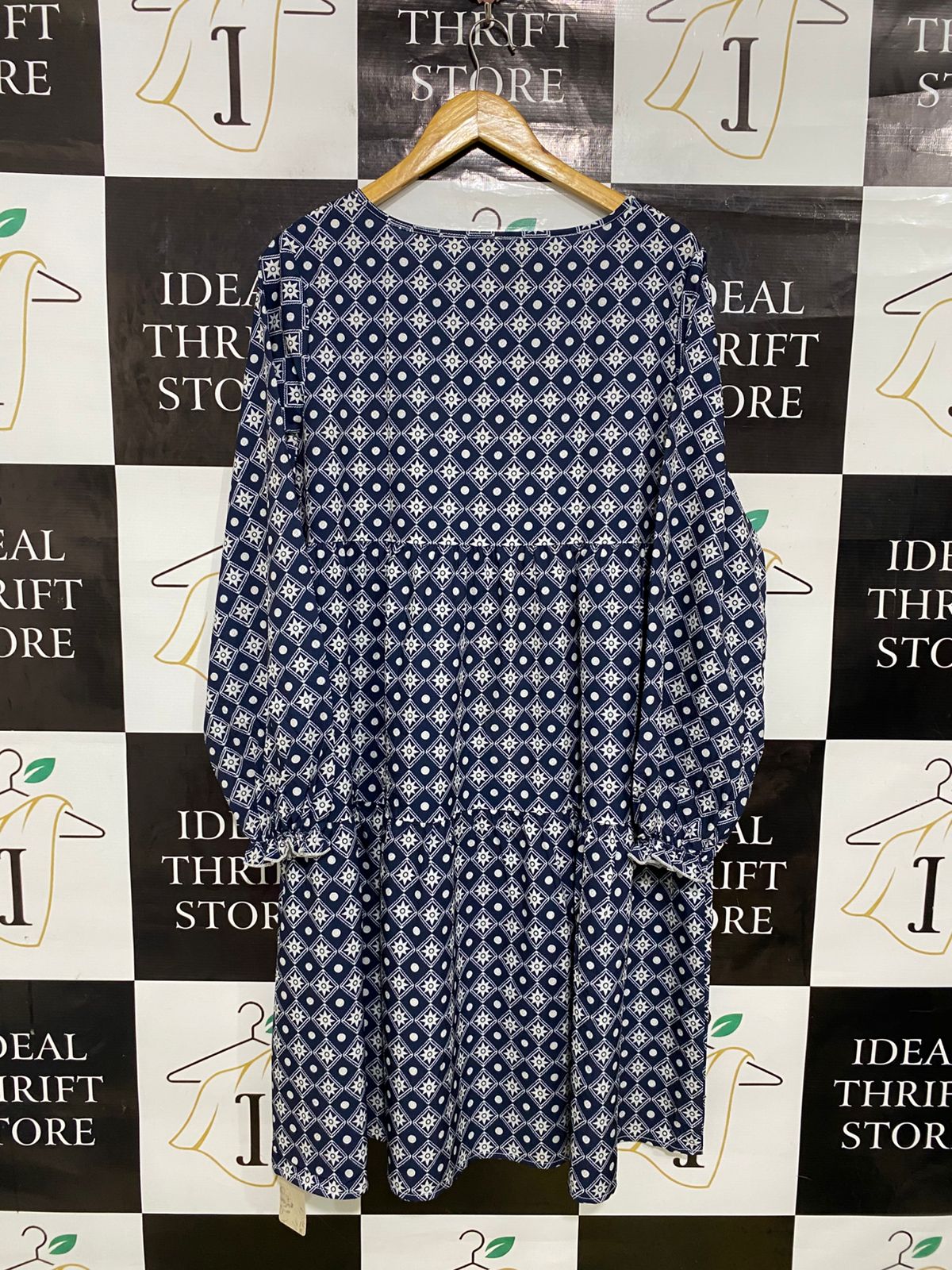 EMERY ROSE |XL| BUST 22| A34| NAVY BLUE & WHITE GEOMETRIC PRINT LONG-SLEEVE TIERED MIDI DRESS