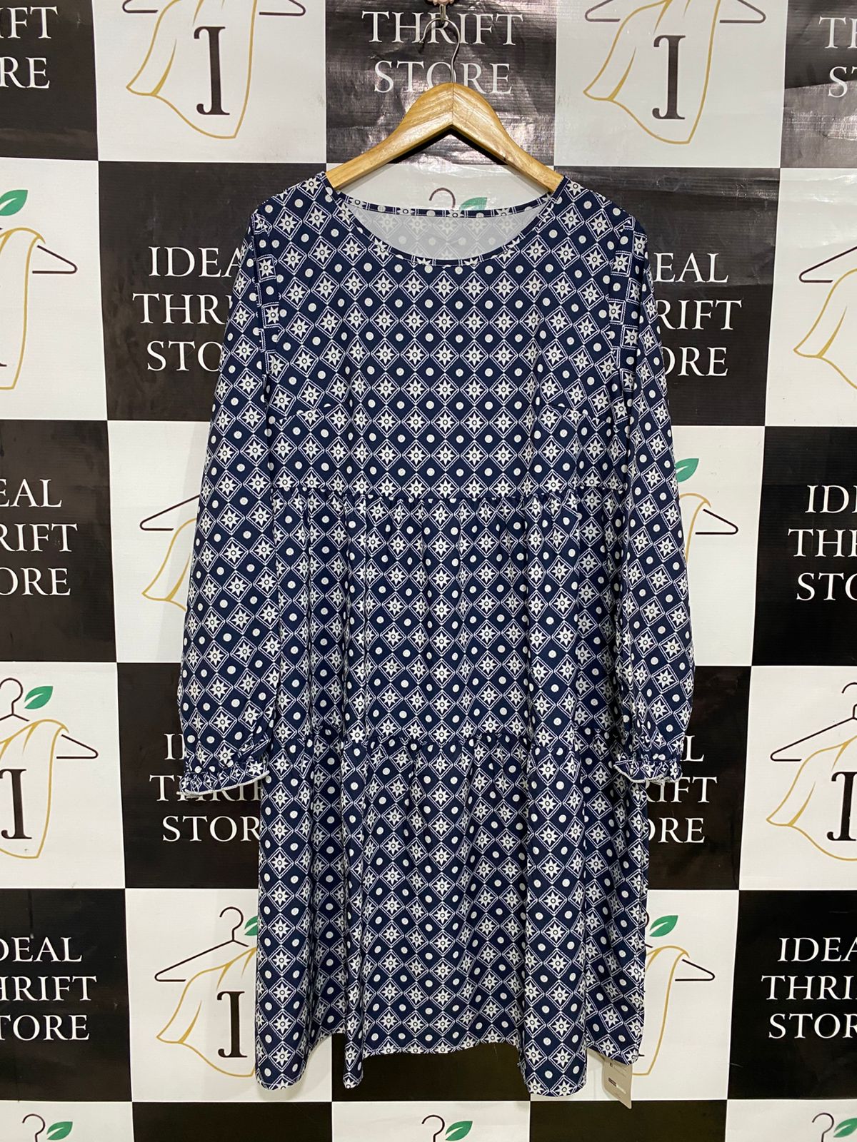 EMERY ROSE |XL| BUST 22| A34| NAVY BLUE & WHITE GEOMETRIC PRINT LONG-SLEEVE TIERED MIDI DRESS