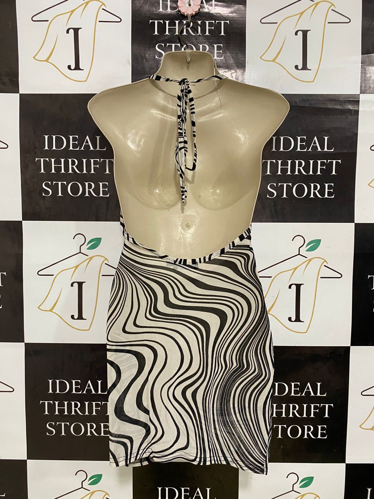PRETTYLILLTE THING |S| BUST 15| A34| BLACK & WHITE OPTICAL SWIRL PRINT COWL-NECK BODYCON MINI DRESS