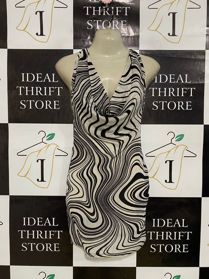 PRETTYLILLTE THING |S| BUST 15| A34| BLACK & WHITE OPTICAL SWIRL PRINT COWL-NECK BODYCON MINI DRESS