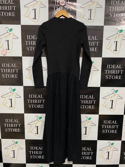 YASMIN |M| BUST 16| A35| BLACK LONG-SLEEVE PLEATED-SKIRT MAXI DRESS