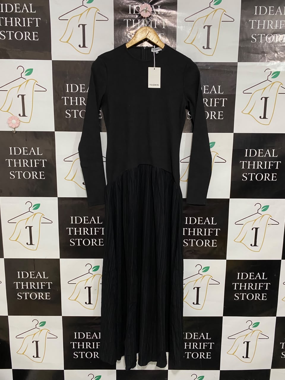 YASMIN |M| BUST 16| A35| BLACK LONG-SLEEVE PLEATED-SKIRT MAXI DRESS