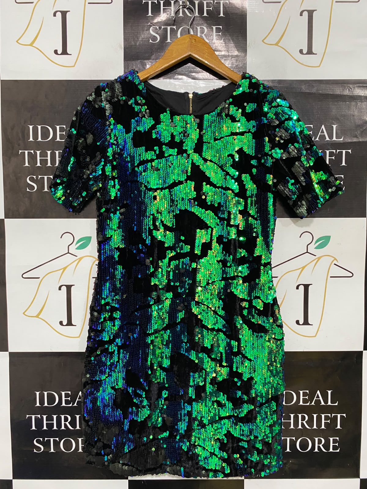 |M| BUST 17| A35| BLACK & NEON GREEN HOLOGRAPHIC SEQUIN SHORT-SLEEVE MINI DRESS