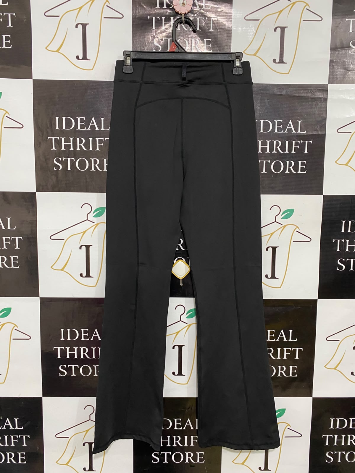 |L| WAIST 26| A35| BLACK FRONT-ZIP HIGH-RISE FLARED ACTIVEWEAR PANTS