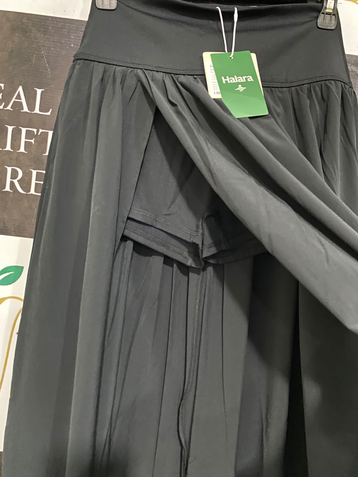 HALARA |S| WAIST 23| A35| BLACK HIGH-WAISTED PLEATED ACTIVEWEAR MAXI SKIRT