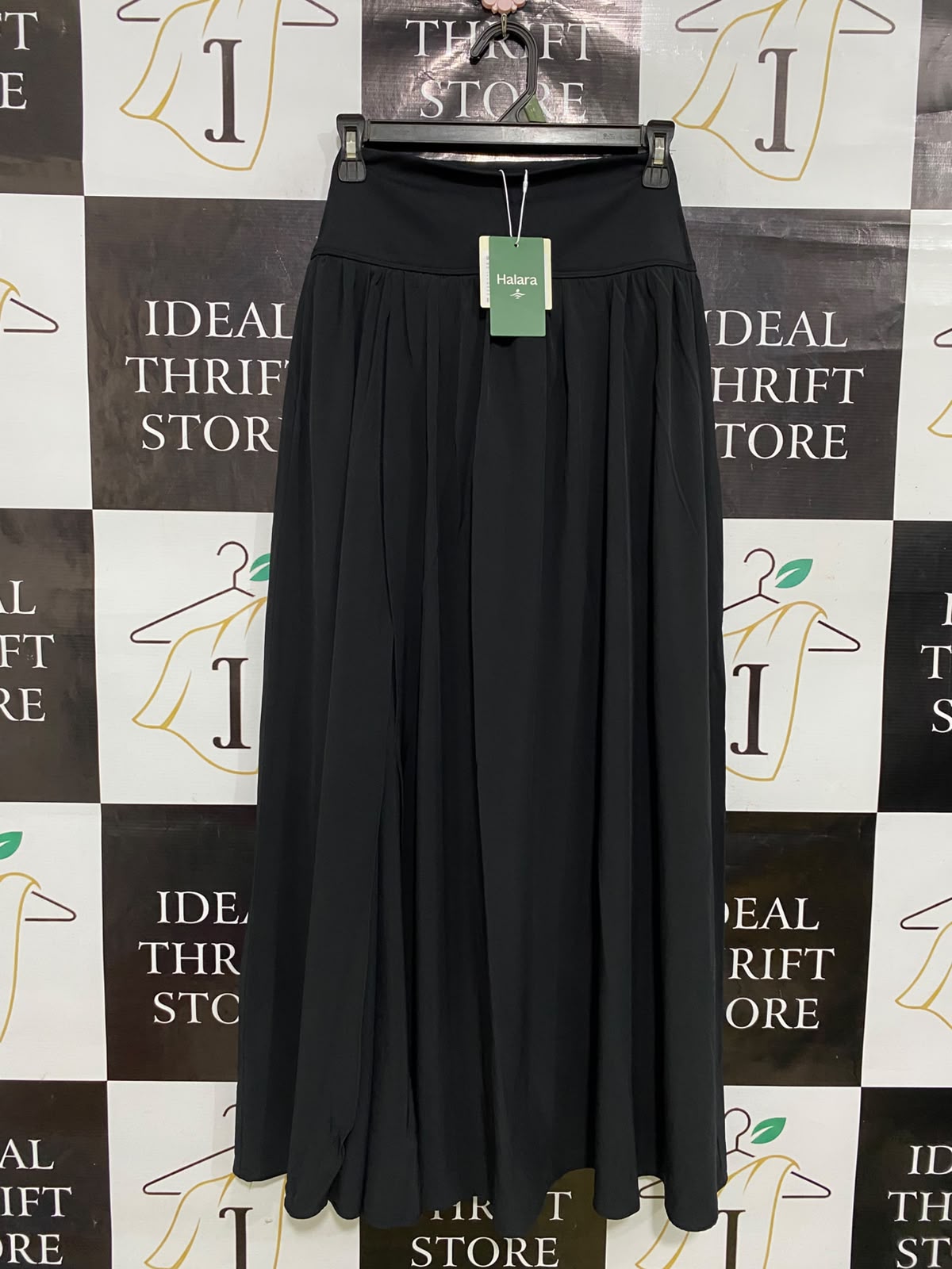 HALARA |S| WAIST 23| A35| BLACK HIGH-WAISTED PLEATED ACTIVEWEAR MAXI SKIRT