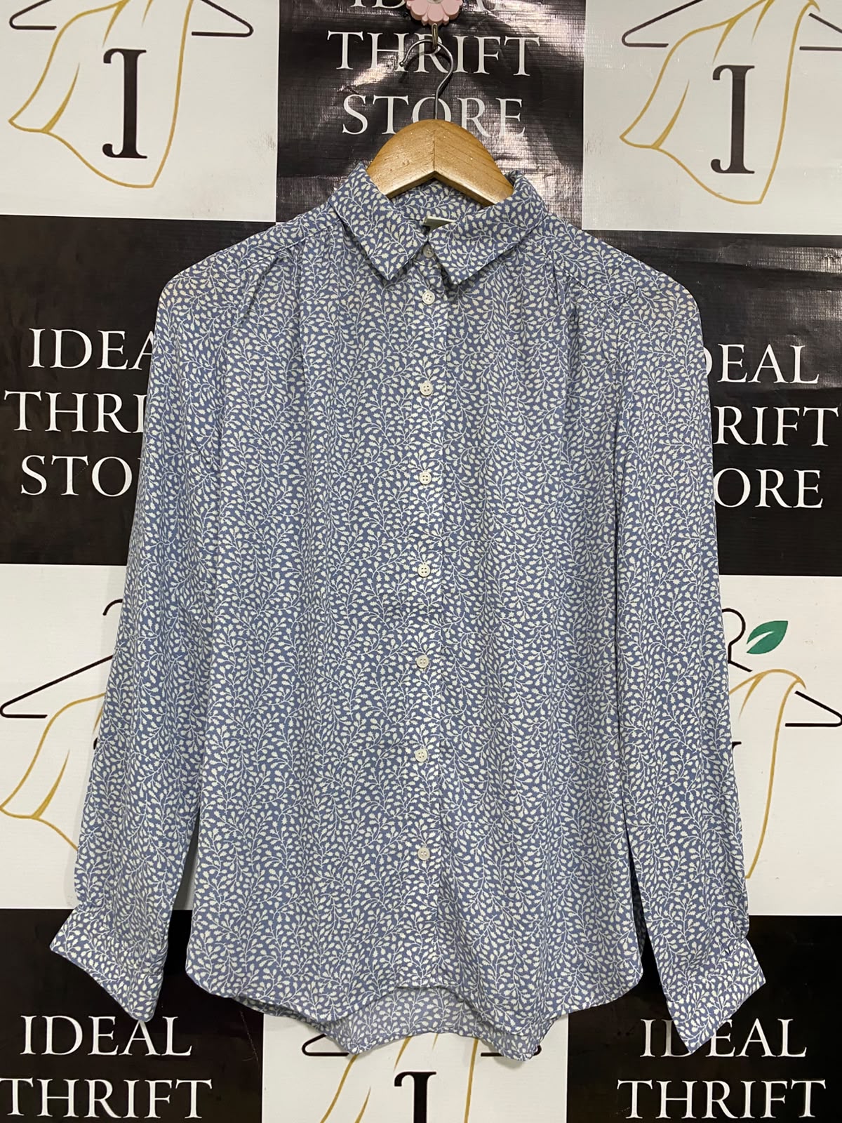 H&M |M| BUST 18| A35| BLUE & WHITE LEAF-PRINT BUTTON-DOWN LONG-SLEVE SHIRT