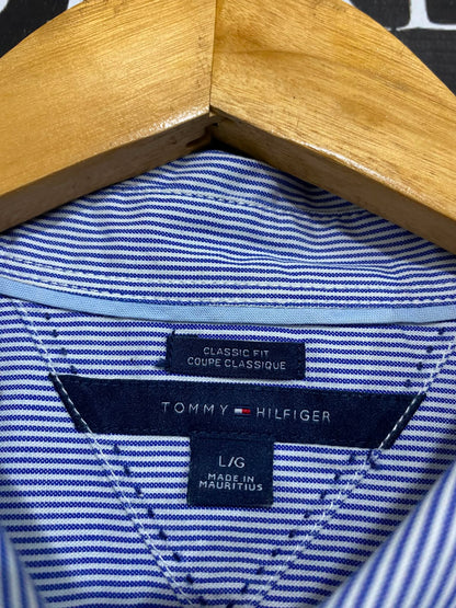 TOMMY HILFIGER |L| BUST 20| A35| BLUE & WHITE STRIPED BUTTON-DOWN LONG-SLEEVE SHIRT