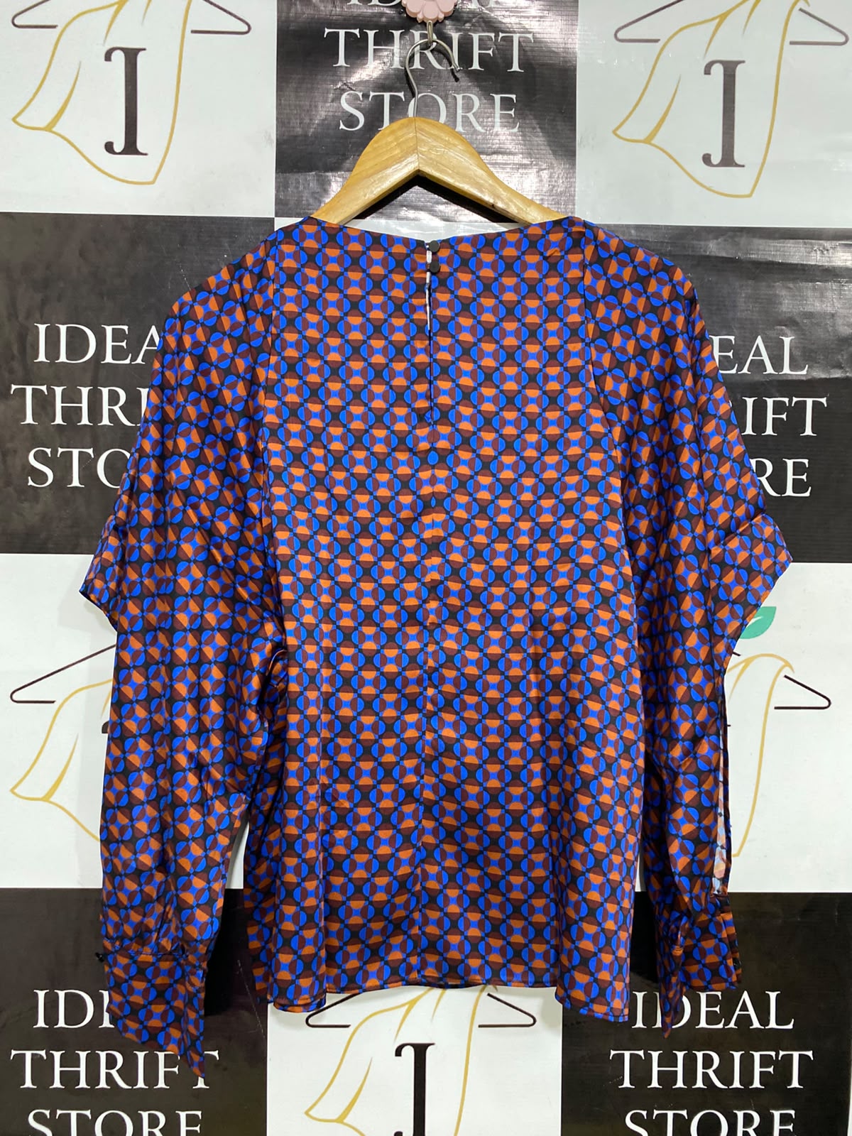 VERONIKA MAINE |M| BUST 19| A35| VERONICA MAINE GEOMETRIC PRINT LONG-SLEEVE SILK-BLEND BLOUSE