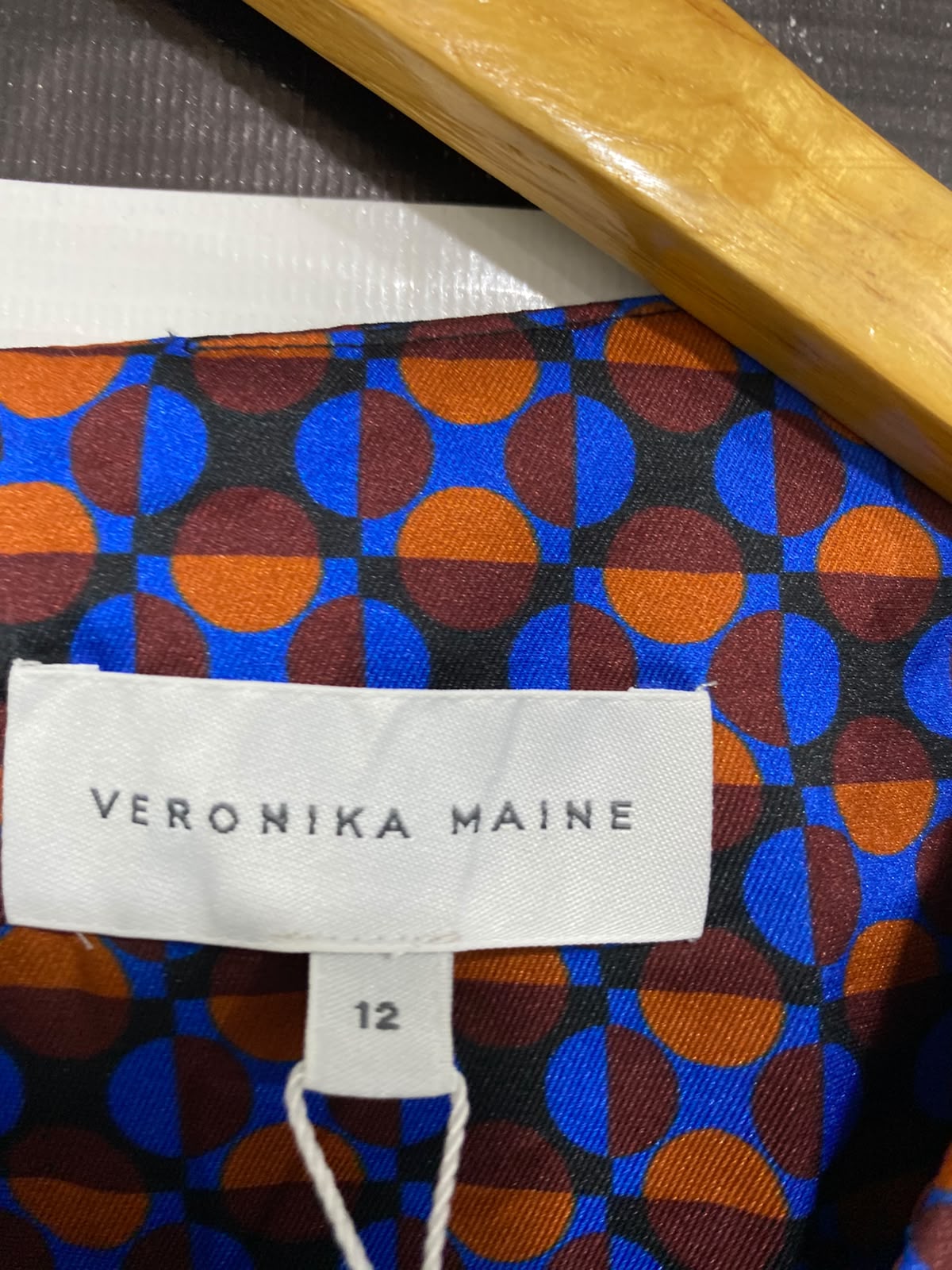 VERONIKA MAINE |M| BUST 19| A35| VERONICA MAINE GEOMETRIC PRINT LONG-SLEEVE SILK-BLEND BLOUSE