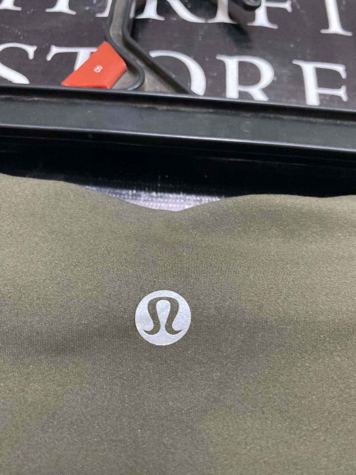 LULULEMON |XS| WAIST 23| OLIVE GREEN HIGH-WAISTED PERFORMANCE ACTIVEWEAR LEGGINGS WITH SIDE POCKETS