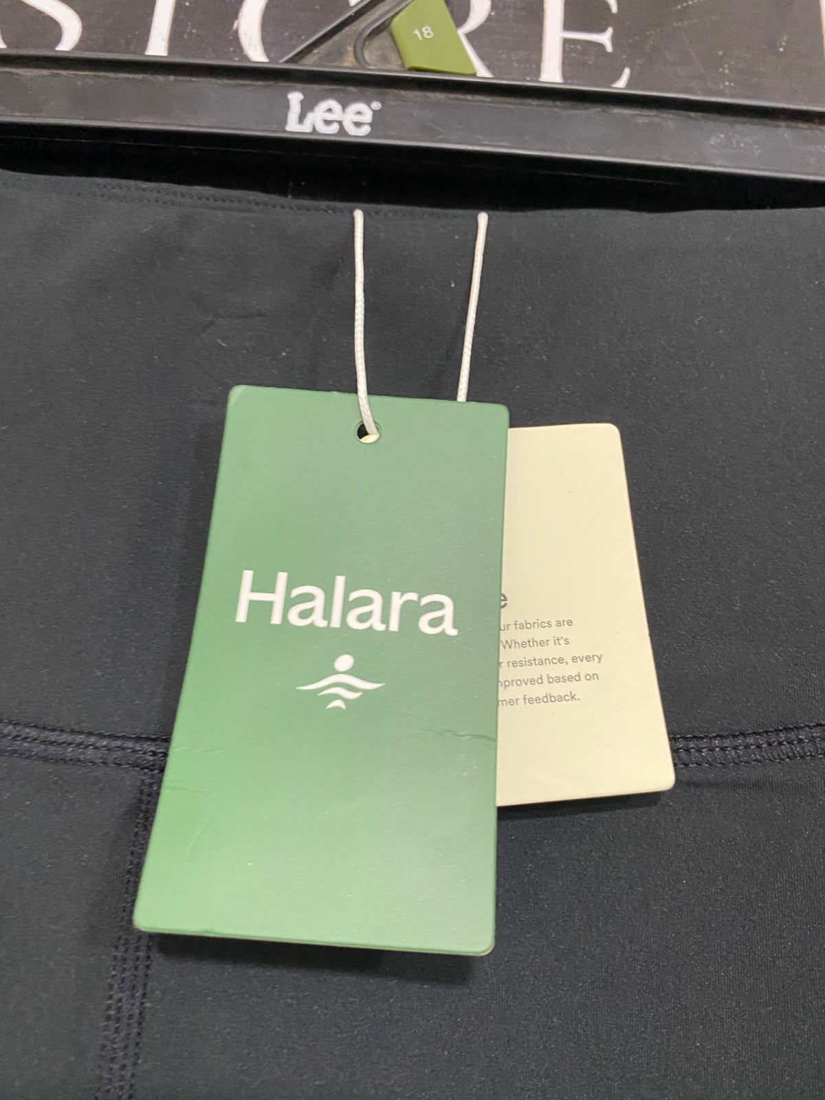 HALARA |L| WAIST 30| A36| BLACK HIGH-WAISTED PERFORMANCE ACTIVEWEAR LEGGINGS WITH SIDE POCKETS