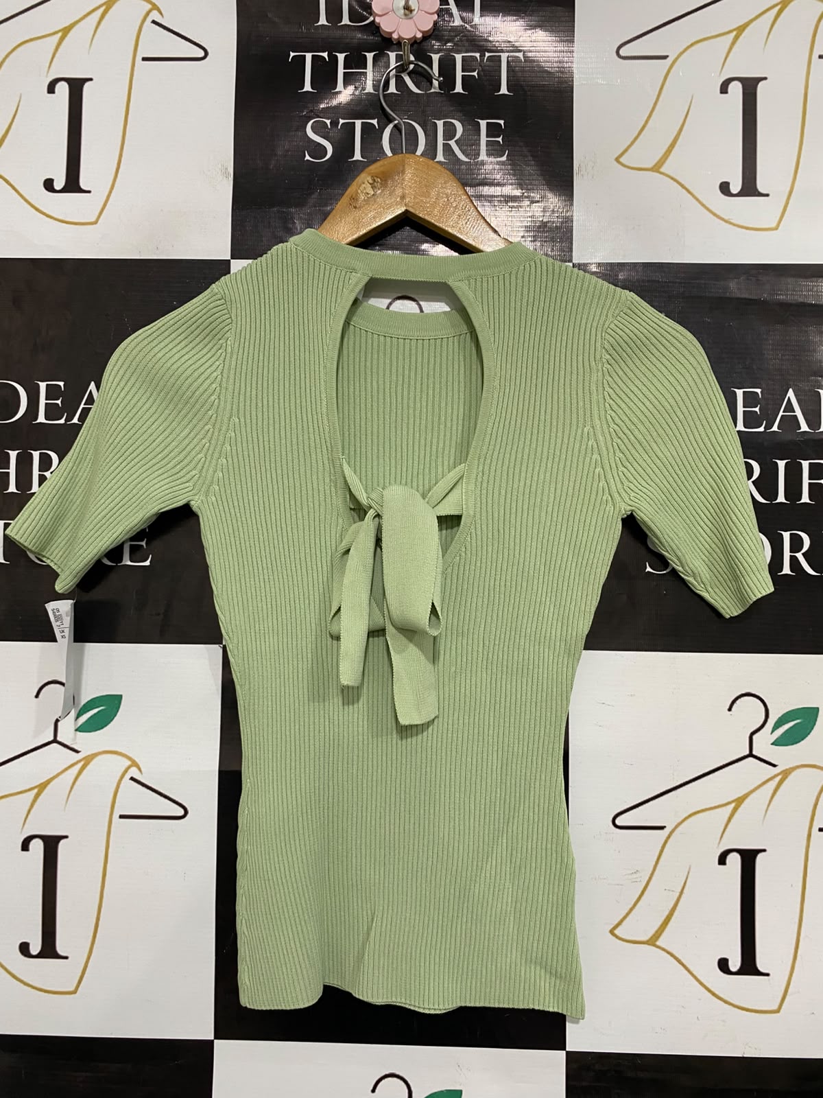 GUESS |XS| BUST 12| A36| SAGE GREEN RIBBED SHORT-SLEEVE FITTED TOP