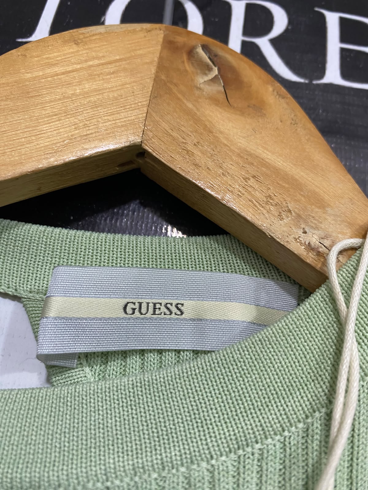 GUESS |XS| BUST 12| A36| SAGE GREEN RIBBED SHORT-SLEEVE FITTED TOP