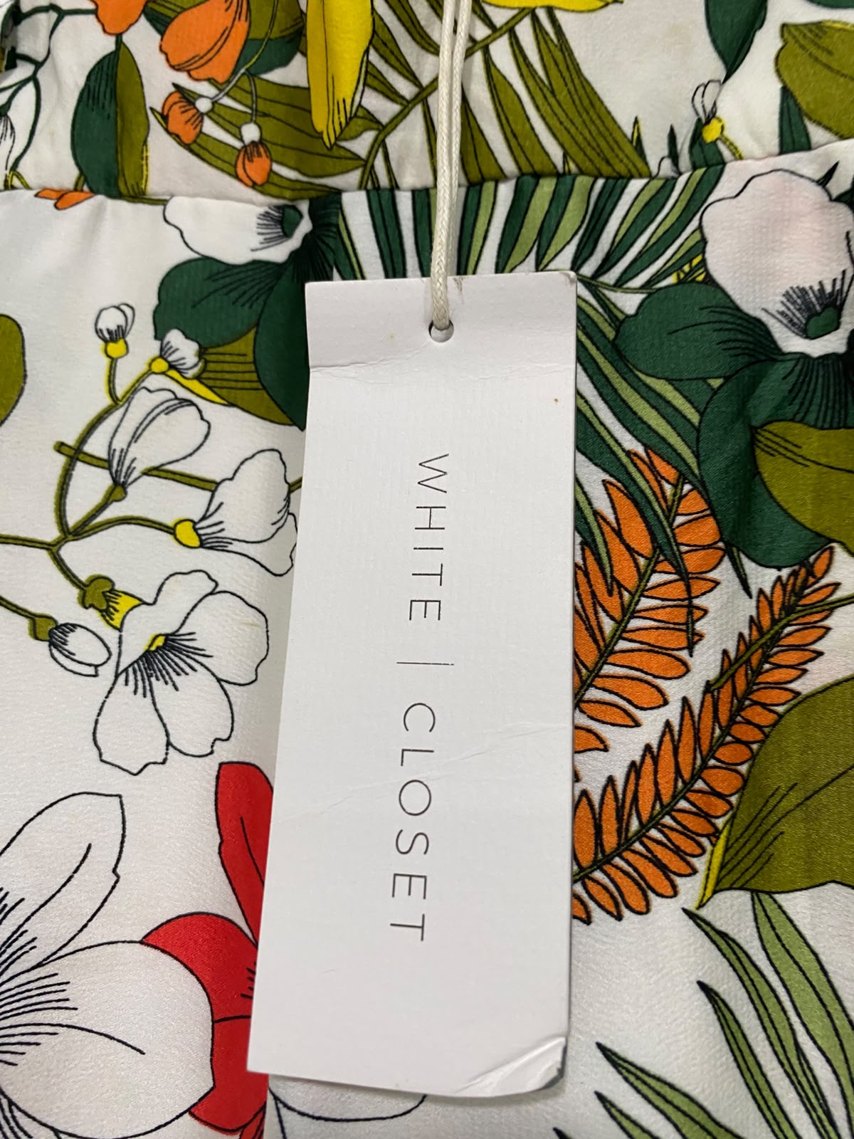 WHITE CLOSET |XS| WAIST 23| A36| WHITE TROPICAL BOTANICAL PRINT WIDE-LEG SATIN TROUSERS