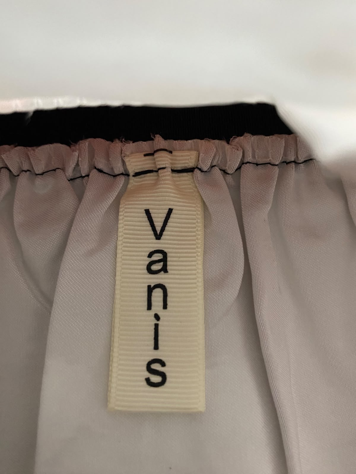 VANIS |XS| WAIST 24| A36| TOWN SCENE ART PRINT PLEATED MIDI SKIRT