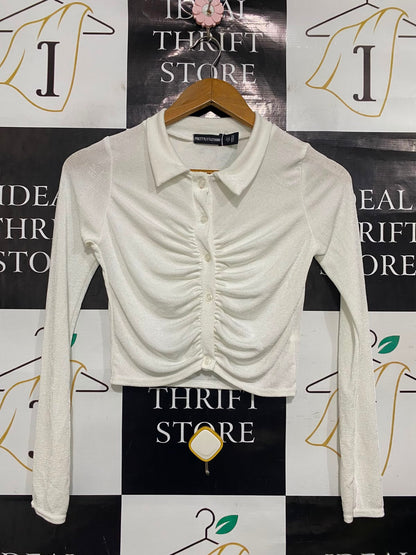 PRETTYLITTLE THING |S| BUST 15| A36| WHITE RUFFLED BUTTON-UP LONG-SLEEVE CROPPED POLO TOP