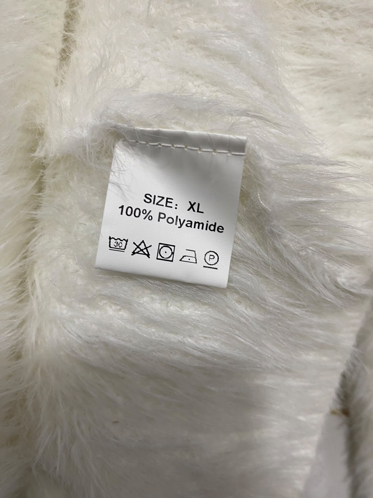 |XL| BUST 19| A36| WHITE FLUFFY FUZZY LONG-SLEEVE BUTTON-UP CARDIGAN