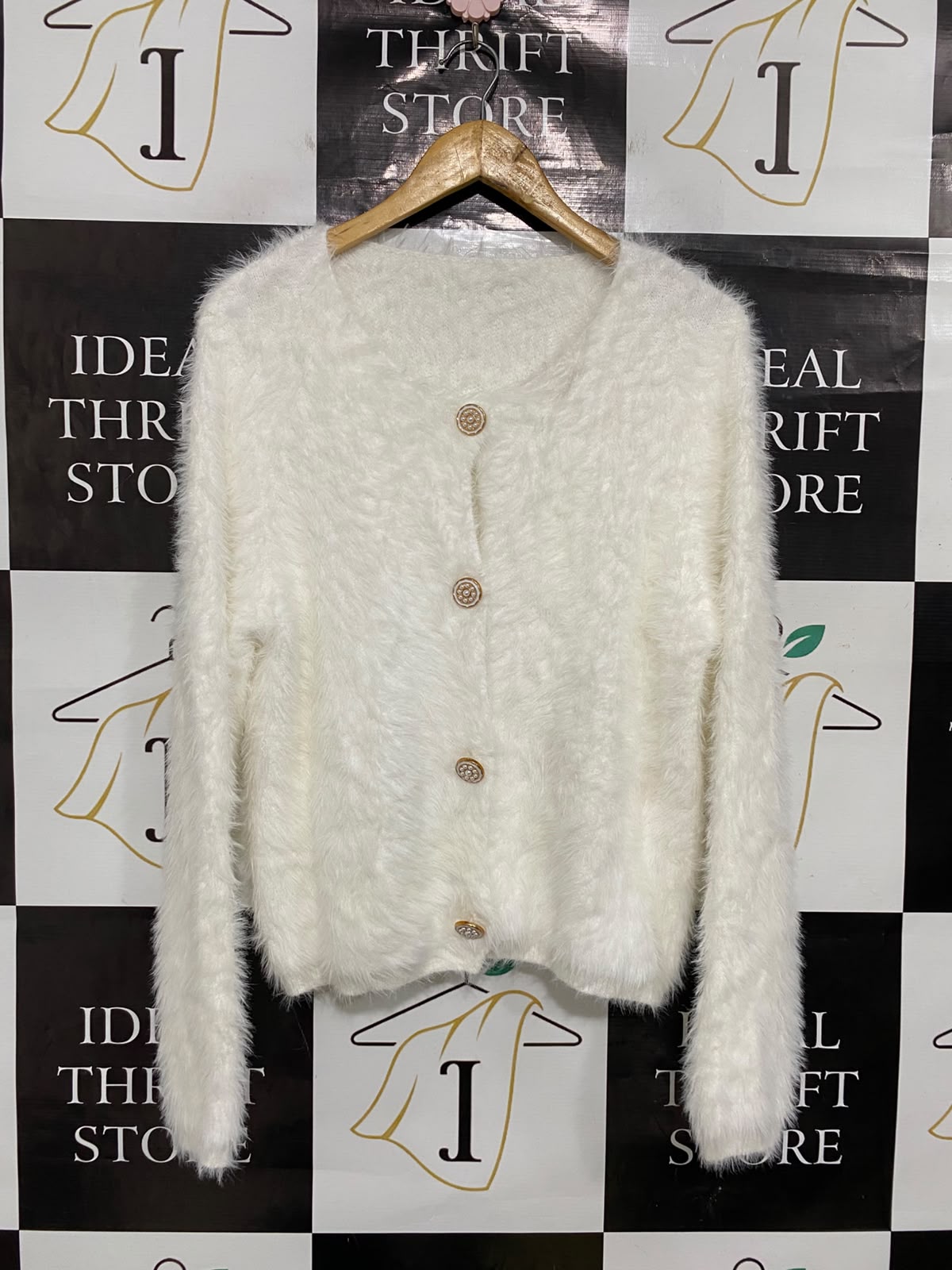 |XL| BUST 19| A36| WHITE FLUFFY FUZZY LONG-SLEEVE BUTTON-UP CARDIGAN