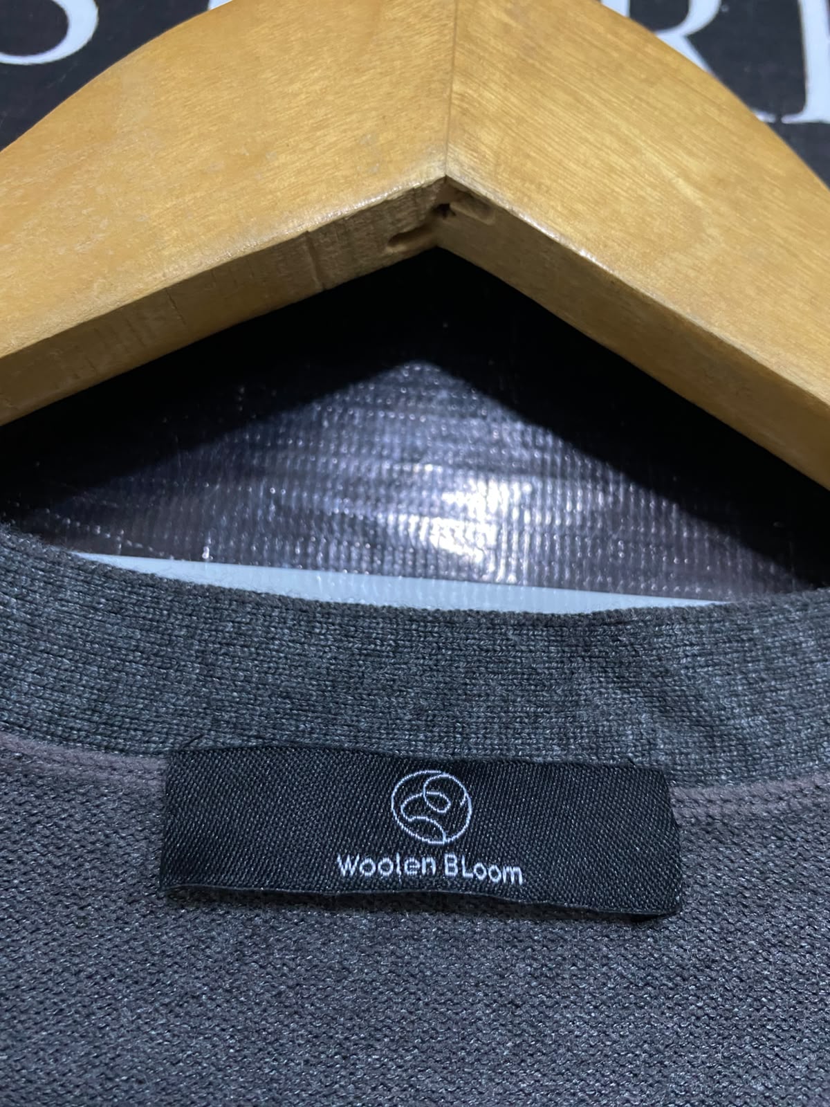 WOOLEN BLOOM |XS| BUST 17| A35| GREY CLASSIC V-NECK BUTTON-UP KNIT CARDIGAN