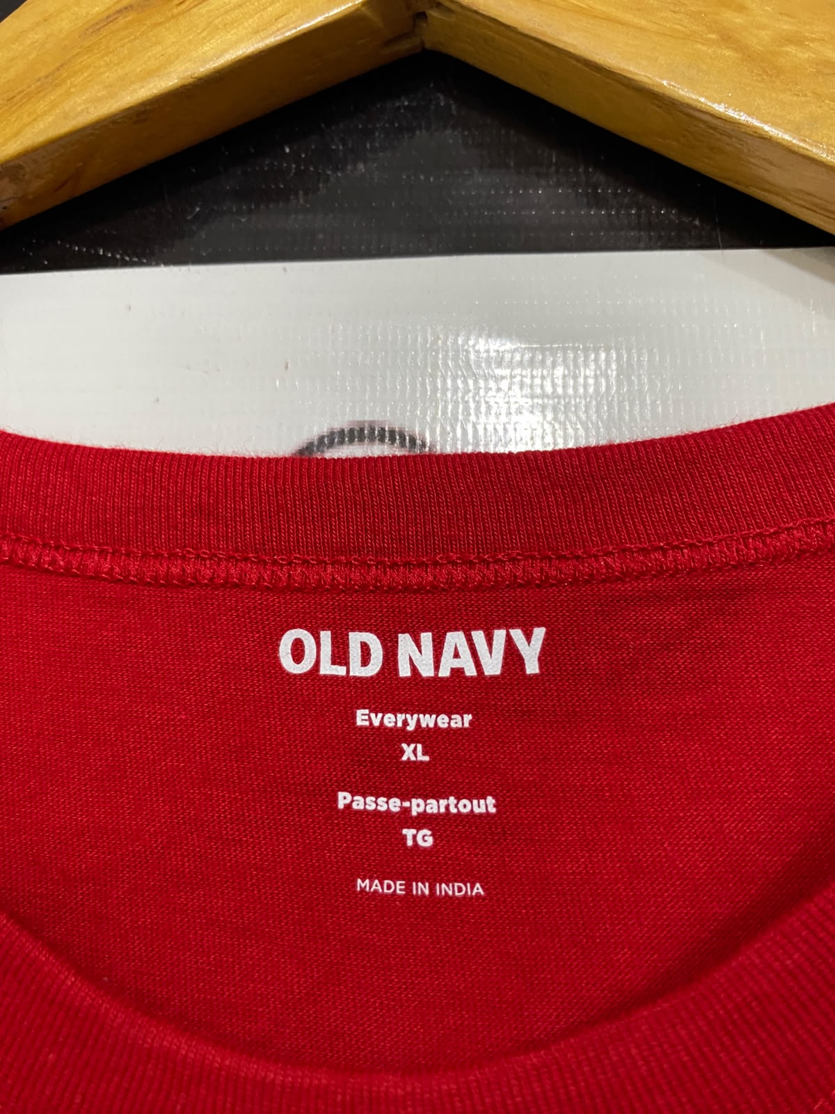 OLD NAVY |XL| BUST 22| A37| RED CANADA MAPLE LEAF LOGO T-SHIRT
