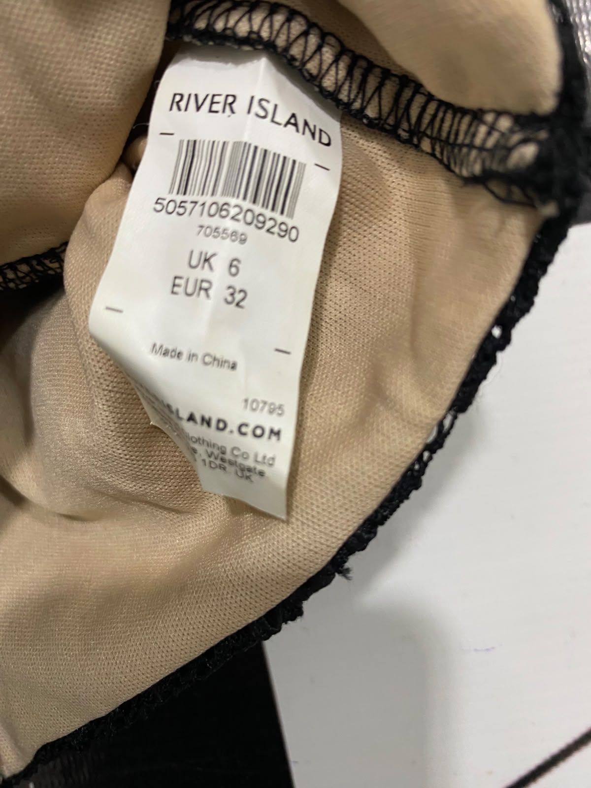 RIVER ISLAND |S| BUST 13| A37| BLACK CROCHET LACE SCALLOPED V-NECK CROP TOP
