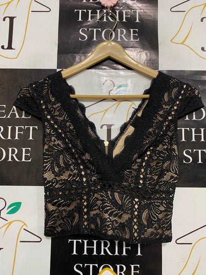 RIVER ISLAND |S| BUST 13| A37| BLACK CROCHET LACE SCALLOPED V-NECK CROP TOP