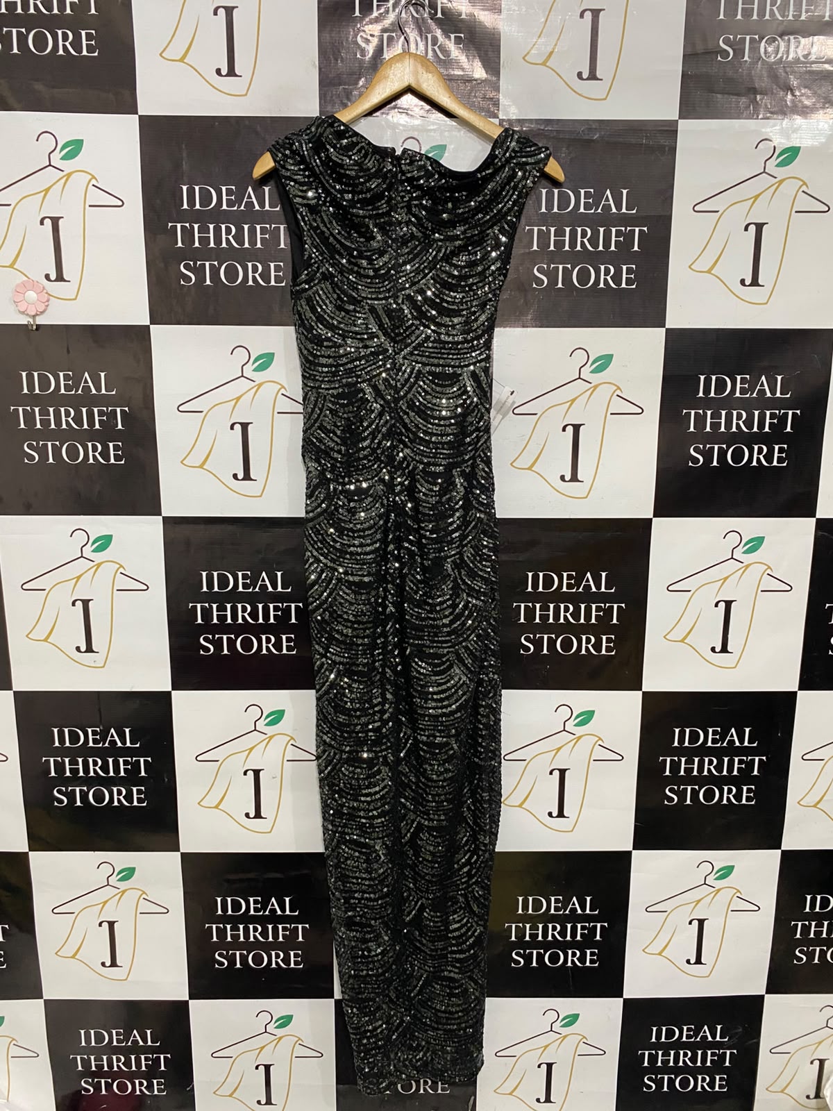 LIPSY |S| BUST 13| A37| BLACK & SILVER ART DECO SCALLOPED SEQUIN GOWN