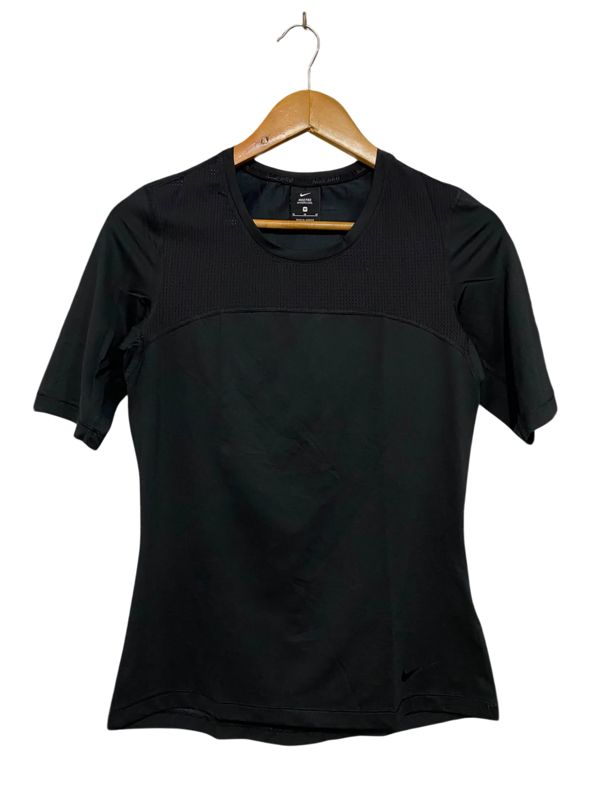 NIKE |M| BUST 16| A38| BLACK PRO HYPERCOOL MESH-PANEL ATHLETIC T-SHIRT