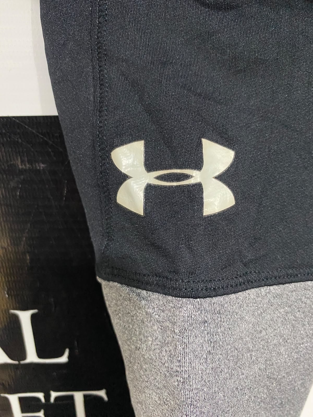 UNDER ARMOUR |XS| WAIST 24| A38| BLACK & GREY COLORBLOCK PERFORMANCE LEGGINGS