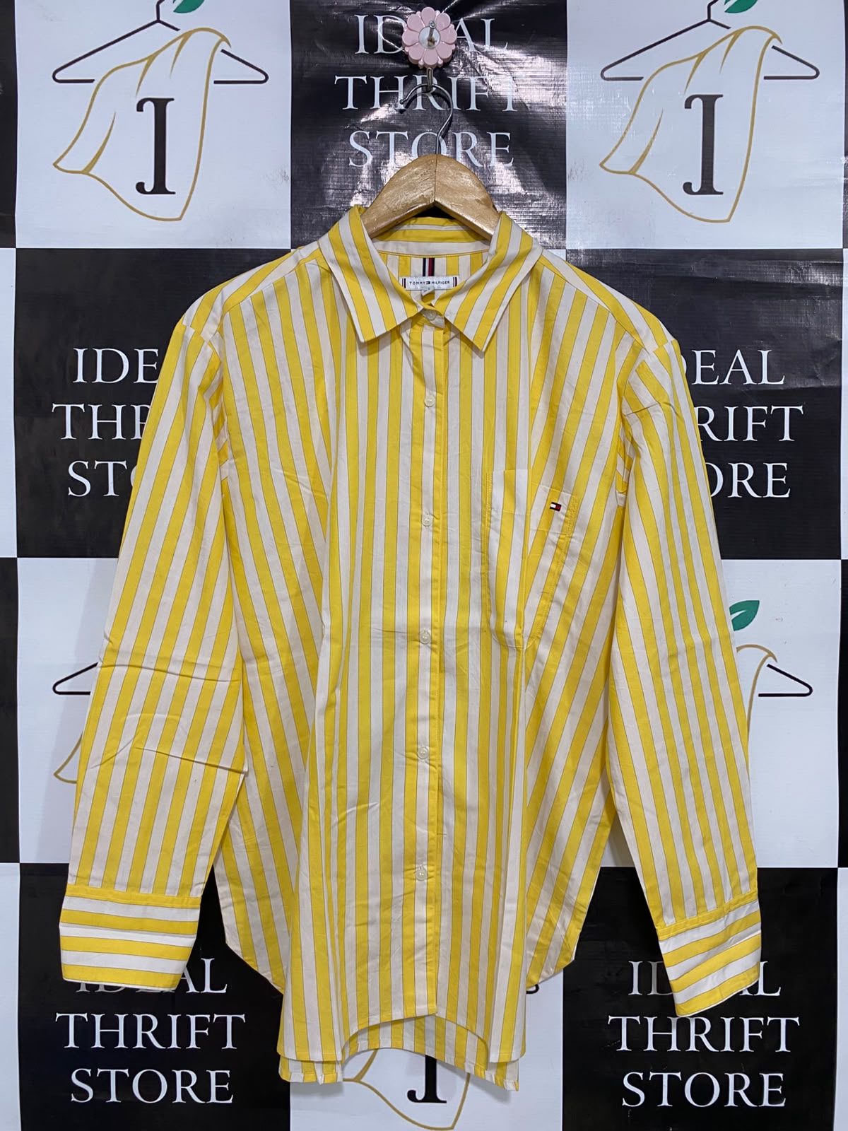 TOMMY HILFIGER |M| BUST 23| A38| YELLOW & WHITE STRIPED LONG-SLEEVE BUTTON-DOWN SHIRT
