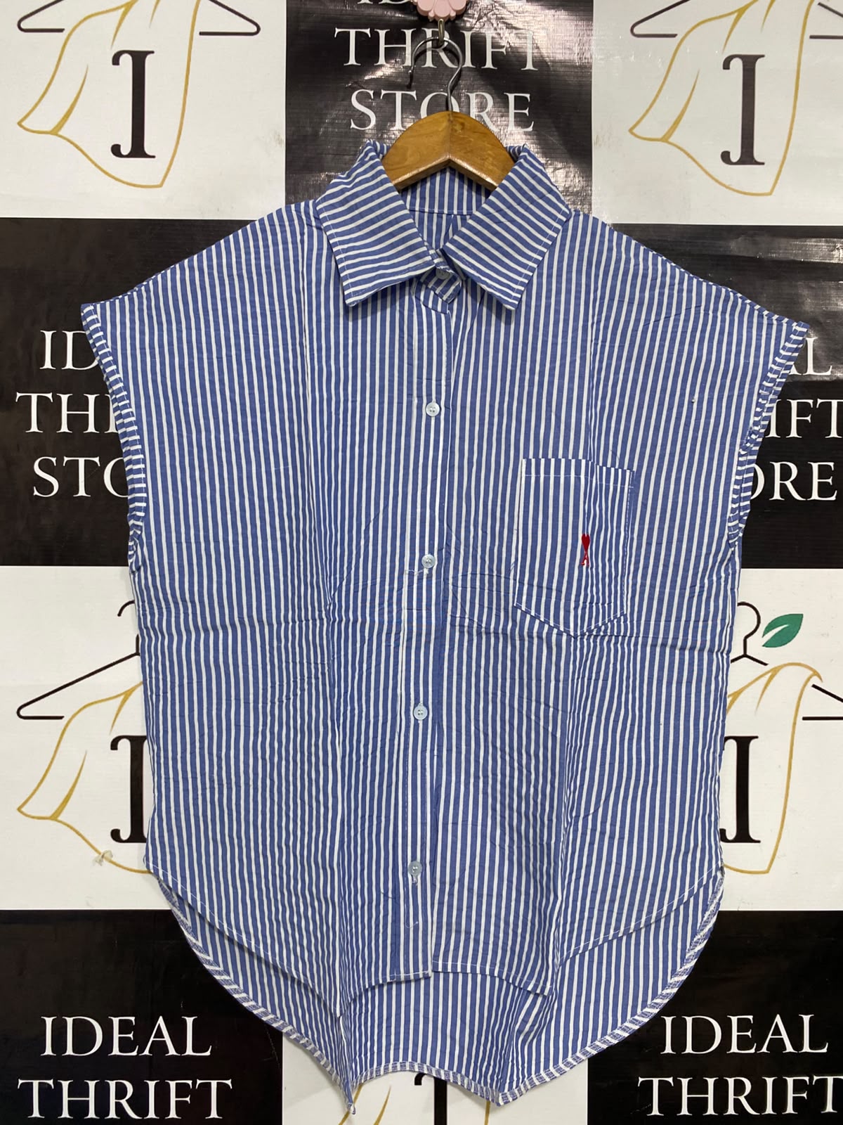 |M| BUST 22| A38| BLUE & WHITE STRIPED SLEEVELESS BUTTON-DOWN SHIRT