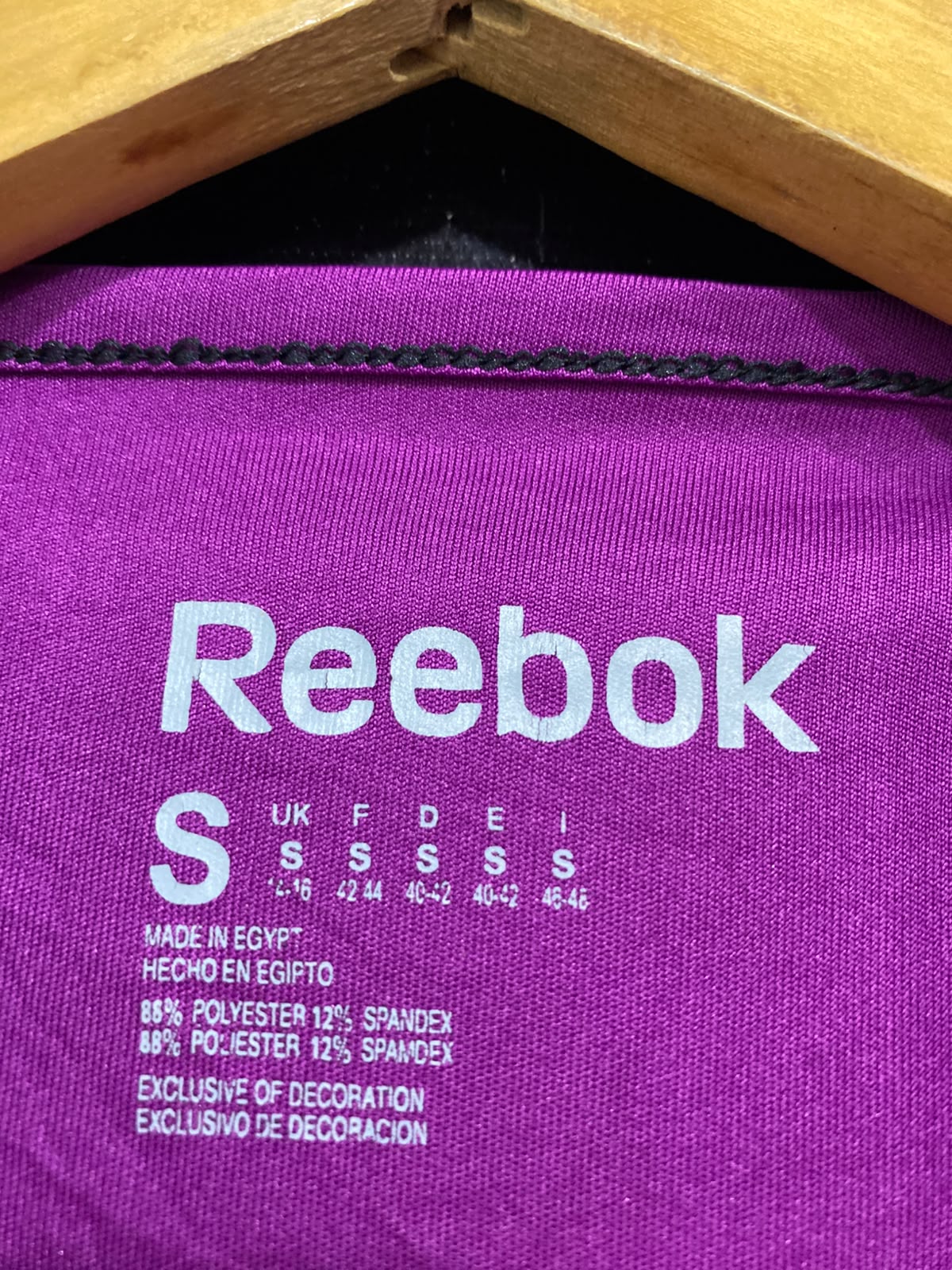 REBOOK |S| BUST 18| A38| MAGENTA PURPLE ATHLETIC PERFORMANCE CAP-SLEEVE T-SHIRT