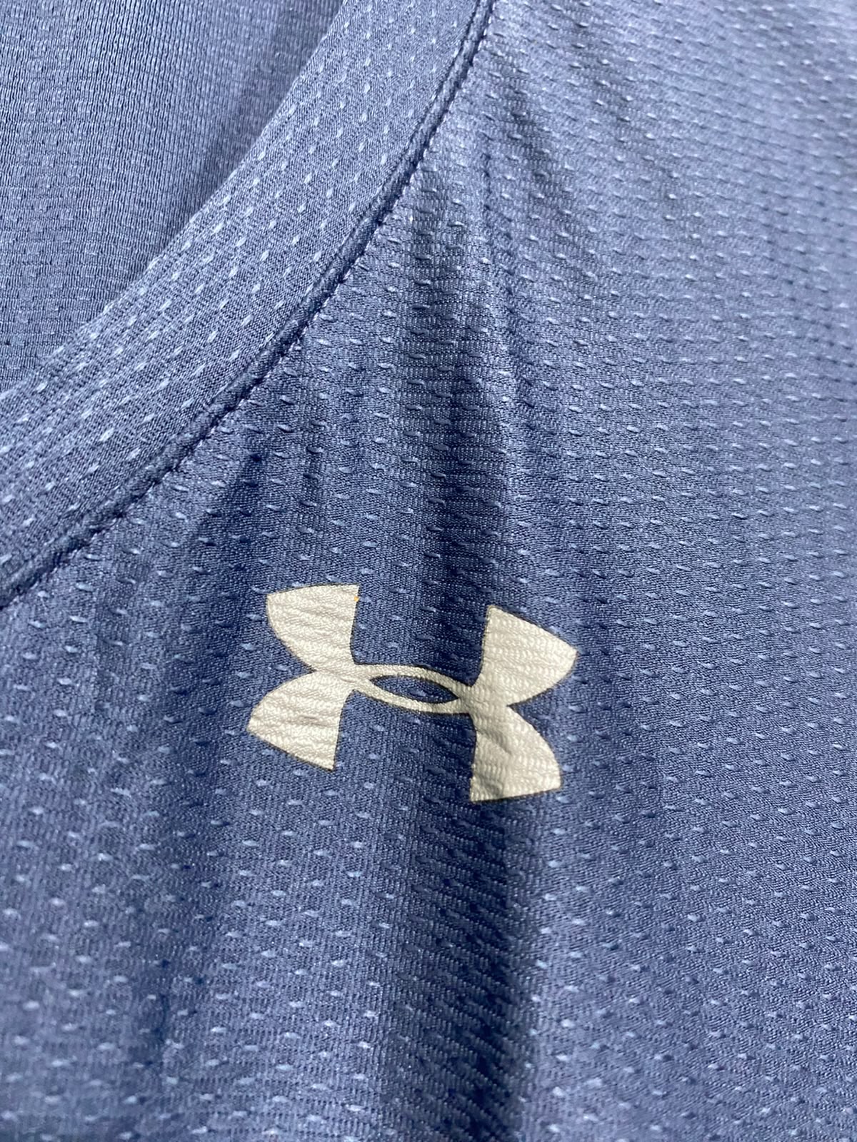 UNDER ARMOUR |S| BUST 16| A38| SLATE BLUE HEATGEAR V-NECK ATHLETIC T-SHIRT